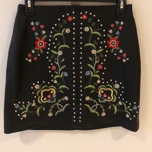 Embroidery faux leather skirt